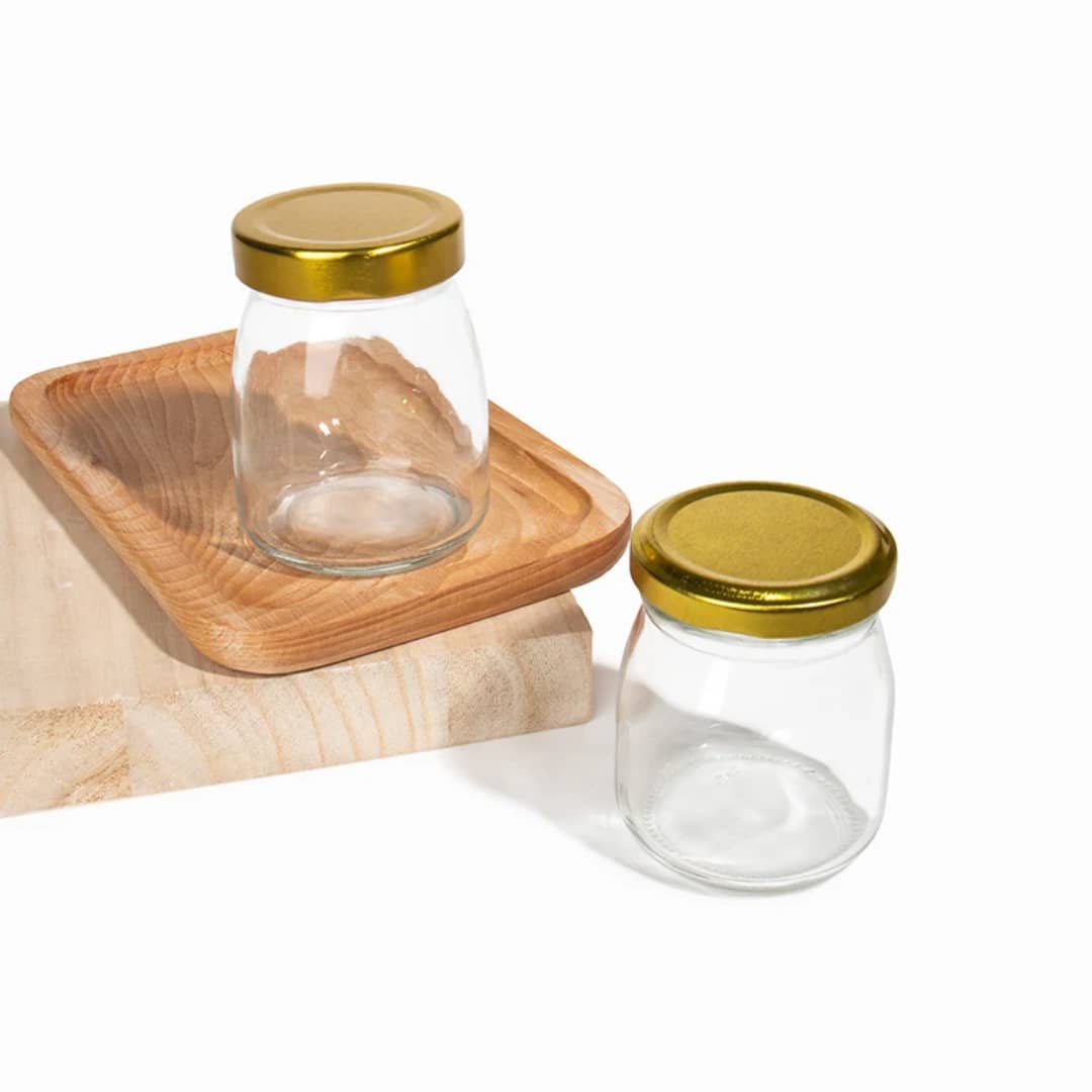 Pots en verre avec couvercles dorés