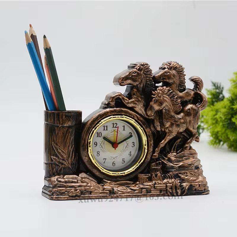 Horloge de bureau avec porte-crayons