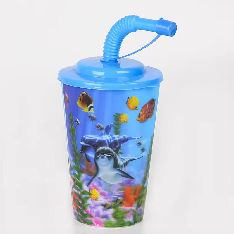 Gobelets en plastique avec paille