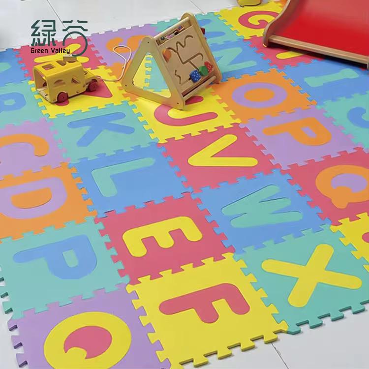 Tapis de puzzle alphabétique