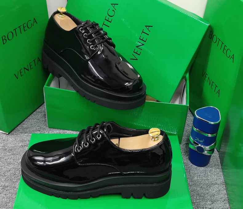 Mocassins en cuir noir formels pour hommes, chaussures de printemps décontractées à gros orteil avec semelles souples à lacets et design antidérapant 40@46