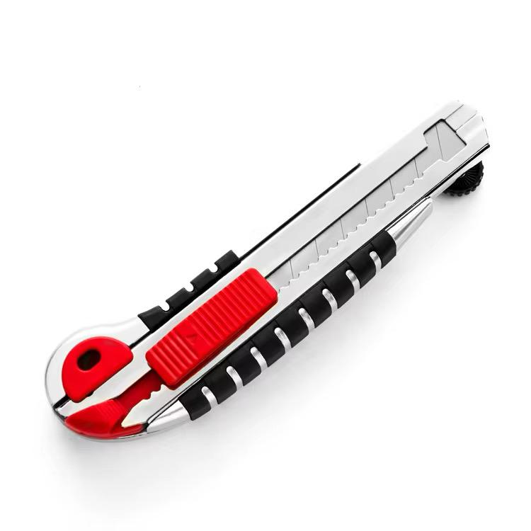 Cutter rétractable en métal 18mm