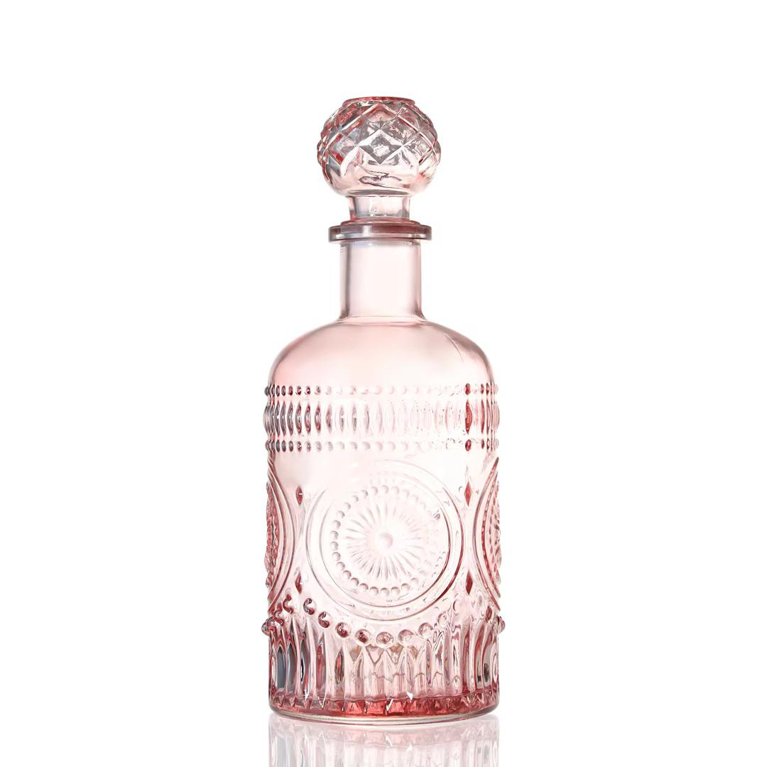 Carafe en verre rose