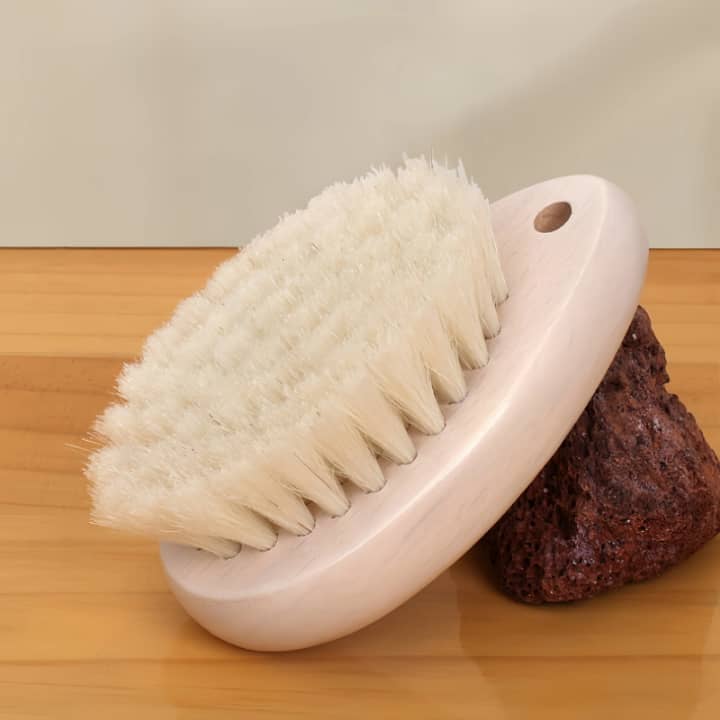 Brosse en bois naturel