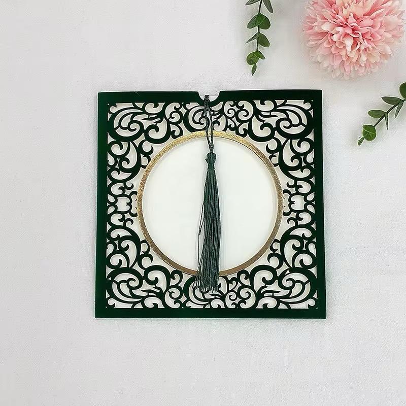 Enveloppe ornée avec pompon