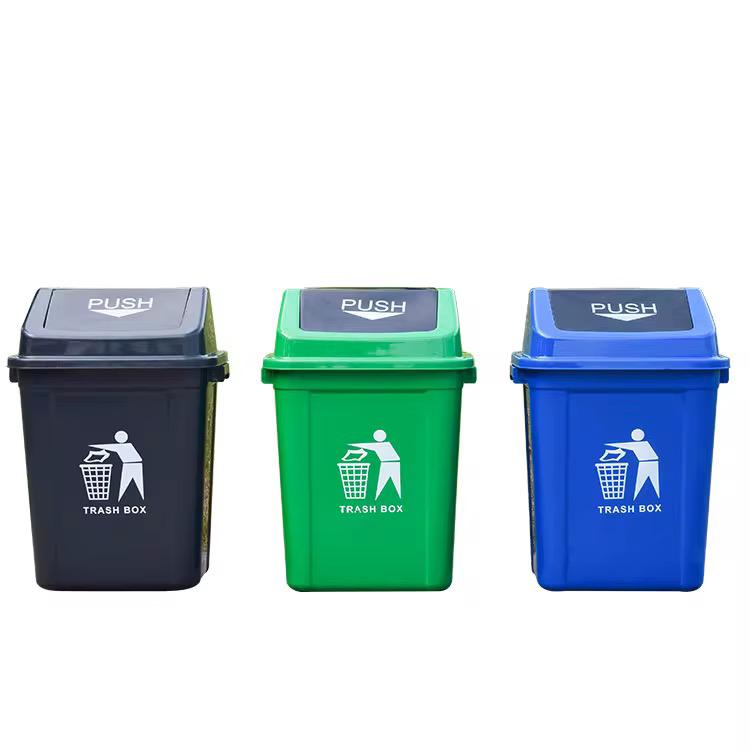 Poubelles avec couvercle poussoir