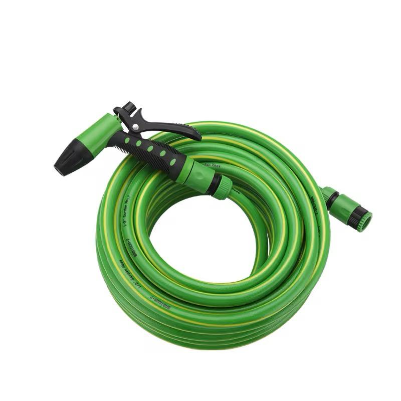 Tuyau d'arrosage flexible avec pistolet