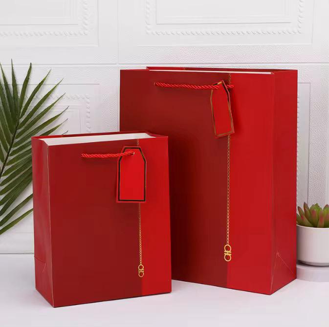 Sacs cadeaux rouges