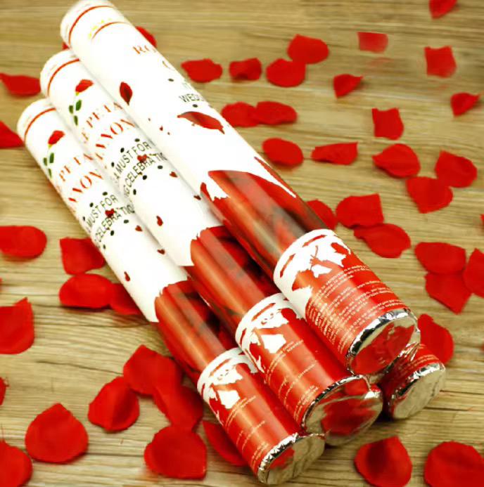 Pétales de rose en papier