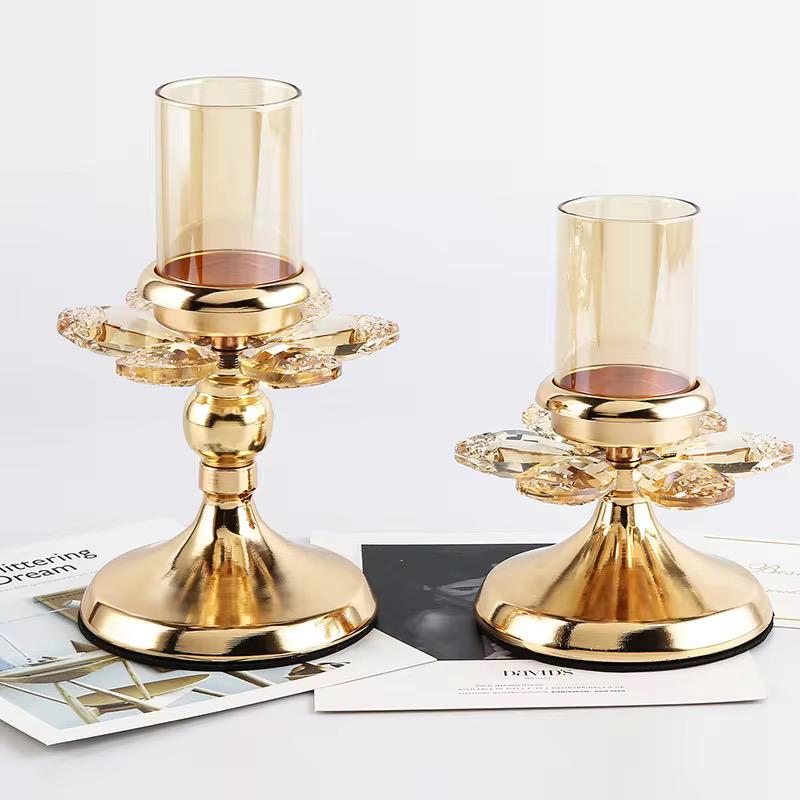 Candelabres en métal doré