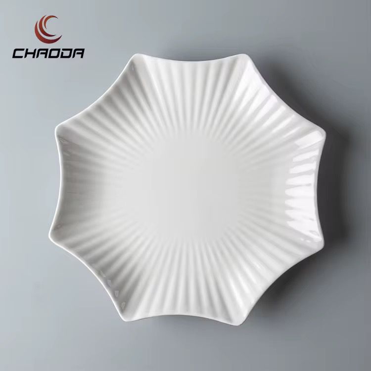 Assiette en céramique à motif étoilé