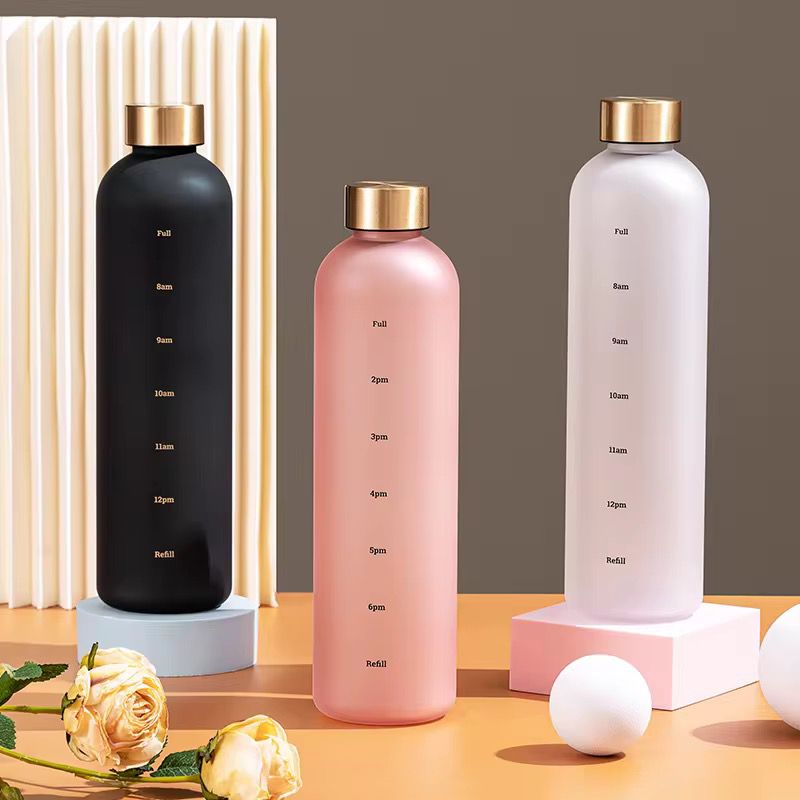 Bouteilles en plastique avec couvercle en métal