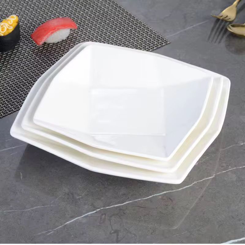 Assiettes en porcelaine hexagonales