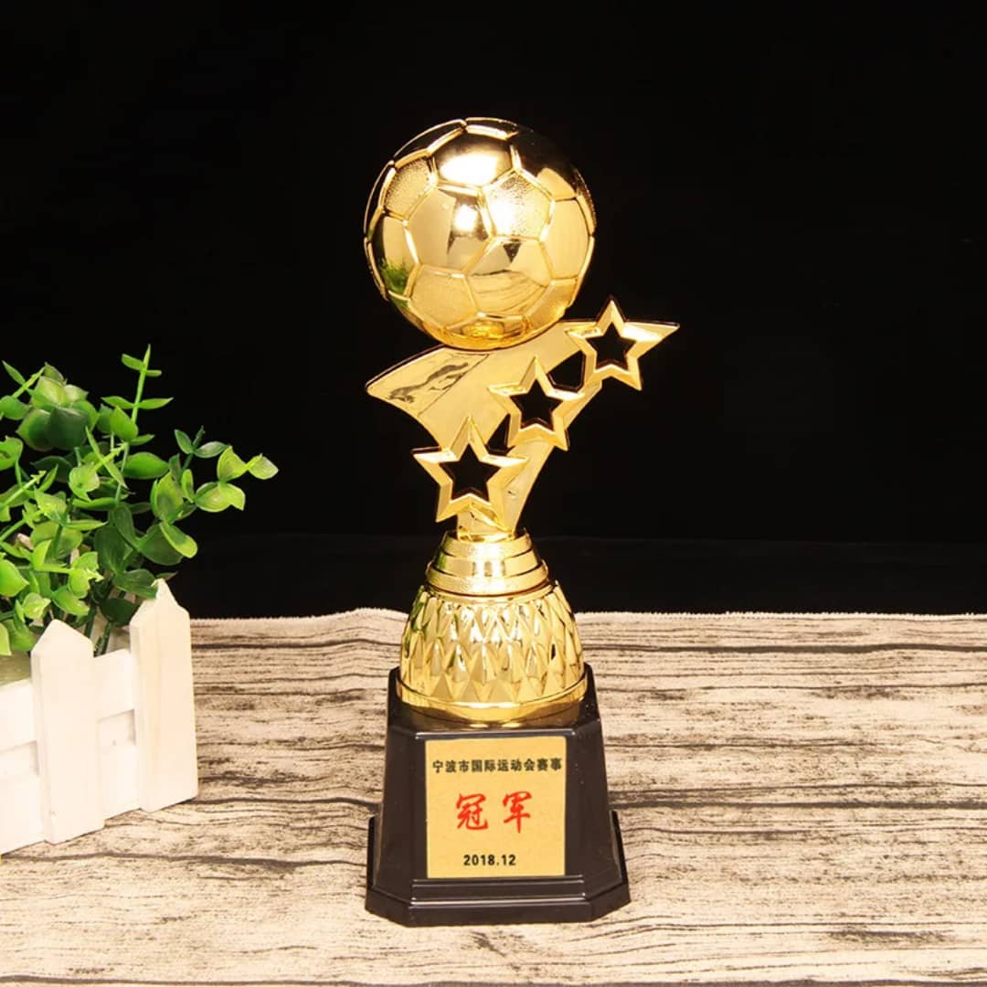 Trophée de football doré – Étoiles & ballon