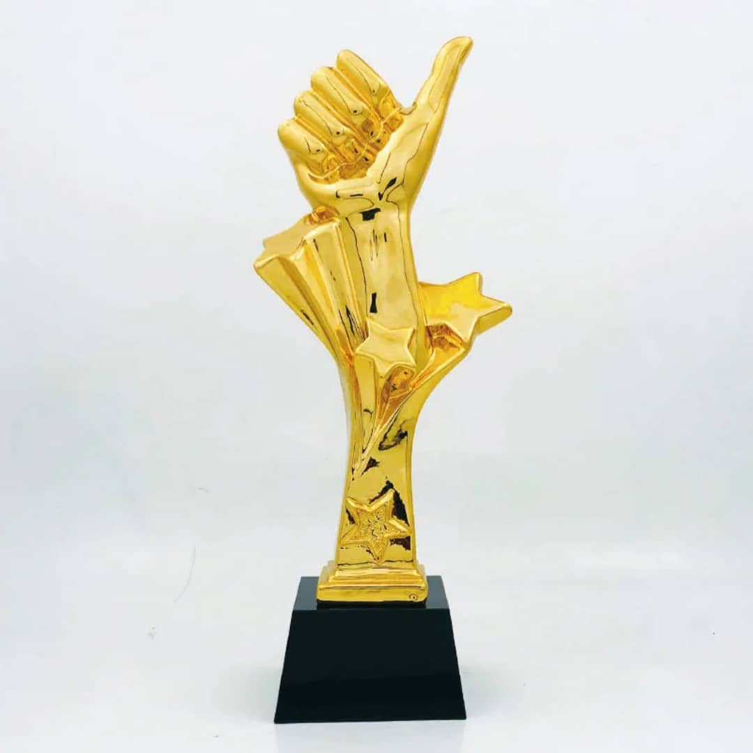 Trophée “Bravo” – Main dorée avec pouce levé