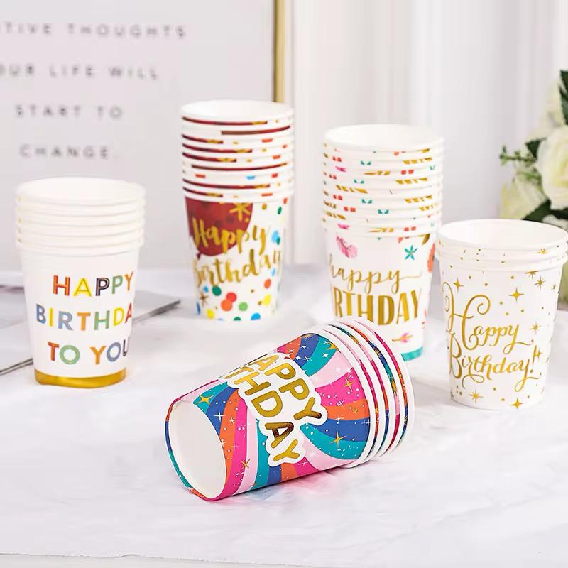 Gobelets en papier pour anniversaire